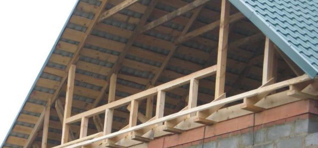 Как сделать двухскатную крышу дома своими руками