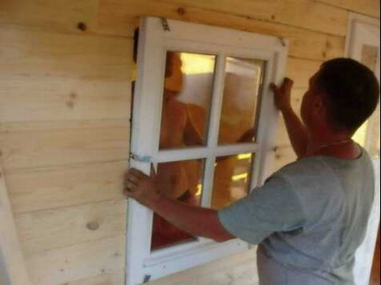 видео установка пластиковых окон в деревянном доме