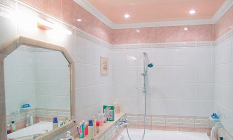 Чем отделать потолок в ванной – подвесные потолки