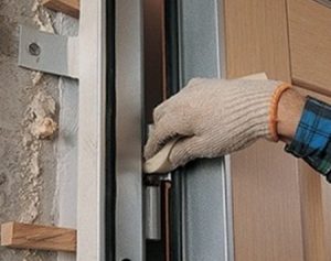 Как починить просевшую дверь