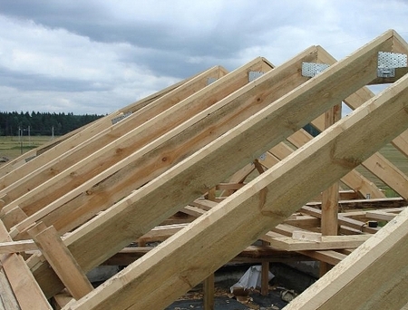 Фундамент и крыша деревянного гаража