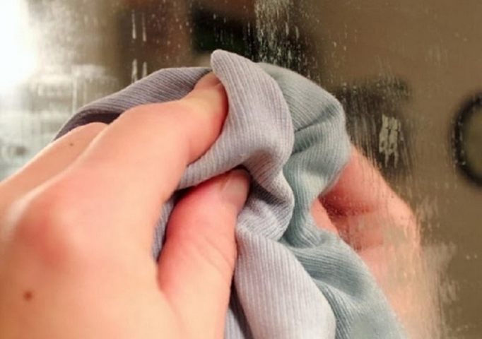Как защитить зеркало в ванной от влаги, чтобы не запотевало