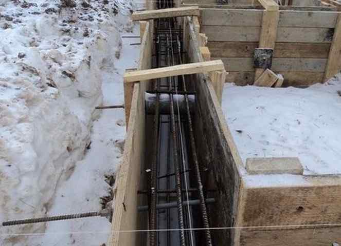 Заливка фундамента зимой – способы зимнего бетонирования