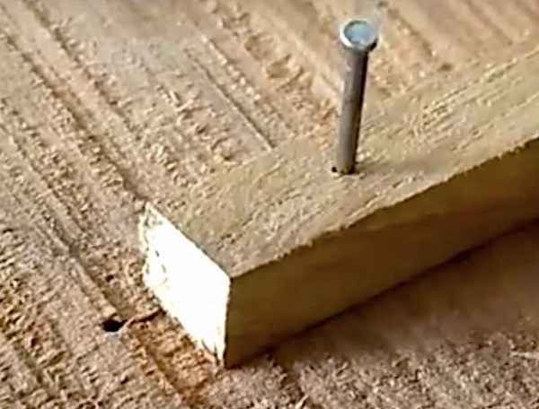 Учимся забивать гвоздь в деревянную доску, чтобы она не лопнула