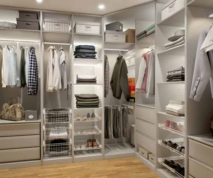 Что лучше разместить в новом доме: гардеробную или шкаф-купе