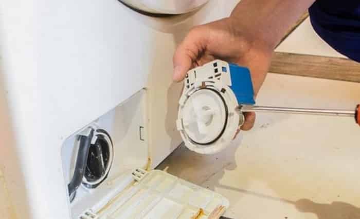 Что делать, если стиральная машина не сливает воду