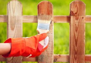Чем покрасить деревянный забор кроме краски