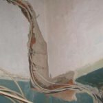 Можно ли слаботочку в общую штробу и что с ней будет?