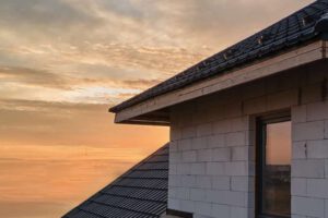 Кровля для дома из блоков: виды крыш, материалы и монтаж