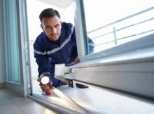 Замена роликов в раздвижных окнах: когда это нужно и сколько стоит?