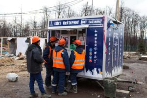 Кейтеринг на стройке: как организовать горячее питание рабочих от полевой кухни до фудтрака